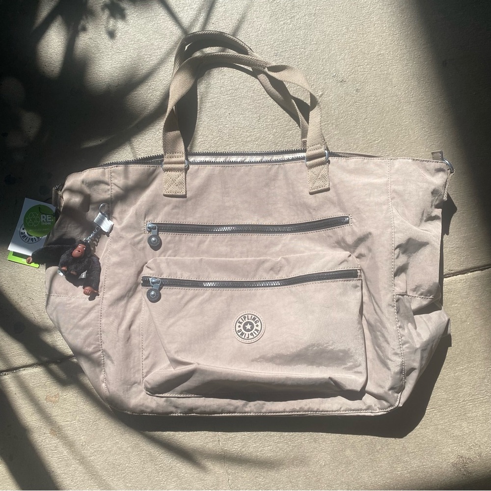 TAN KIPLING GYM/ TRAVEL BAG